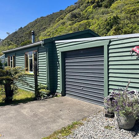 Classic Kiwi Bach Granity Exterior photo